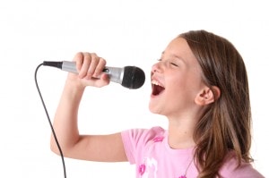 Girl singing with mic
