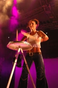 Landing Page – Drummer woman